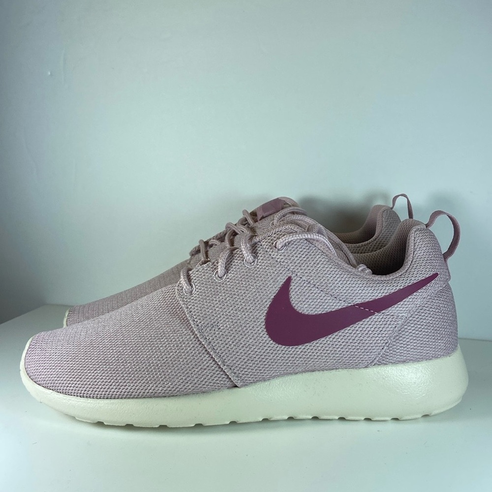 Nike Roshe One Women’s Athletic Sneakers Plum/Berry Size 8